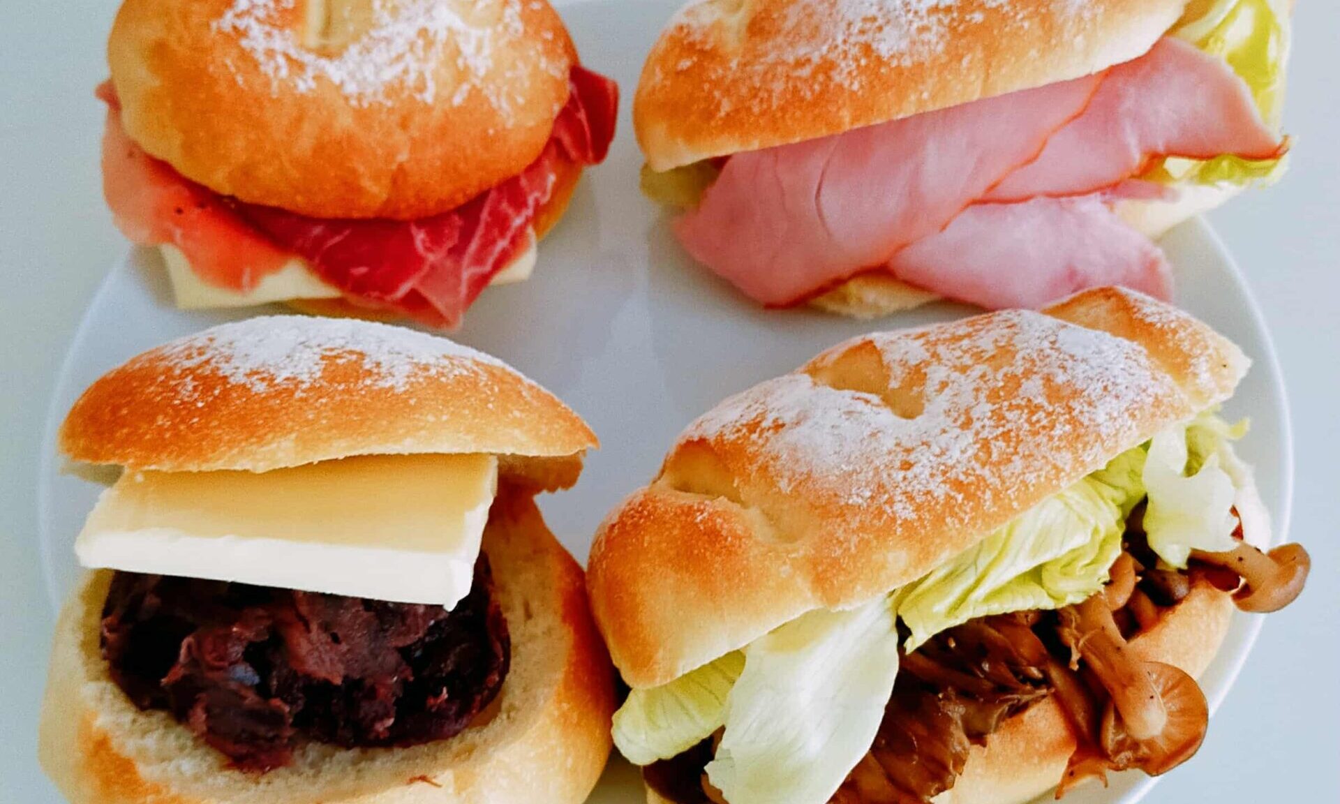 【retro circus】ベーグル、ボリューミーサンド、グラタンクリームシチュー